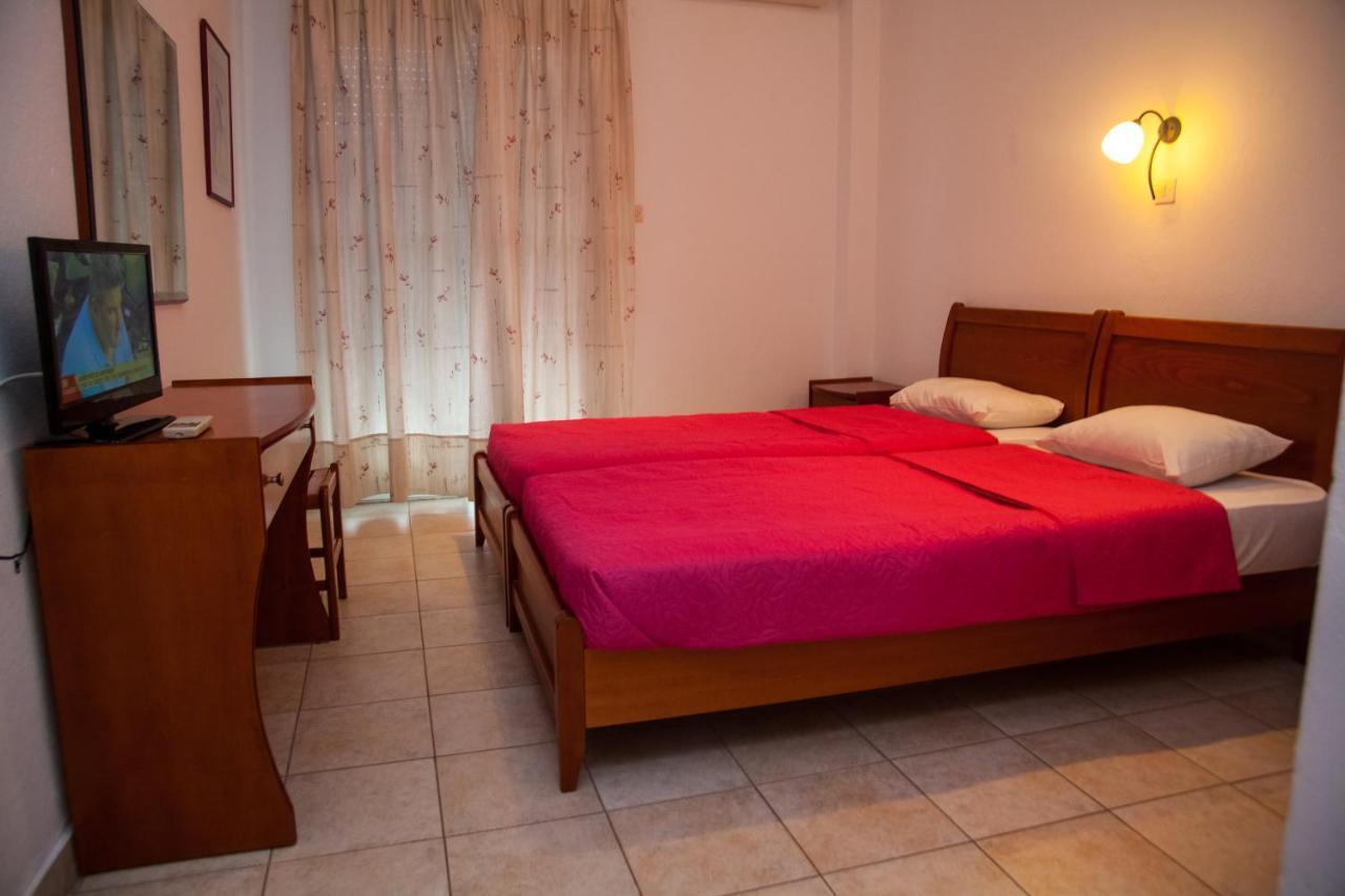 Hotel Adonis Криопиги Экстерьер фото