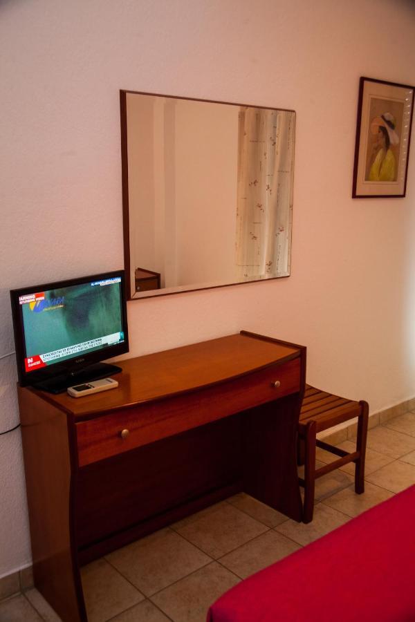 Hotel Adonis Криопиги Экстерьер фото